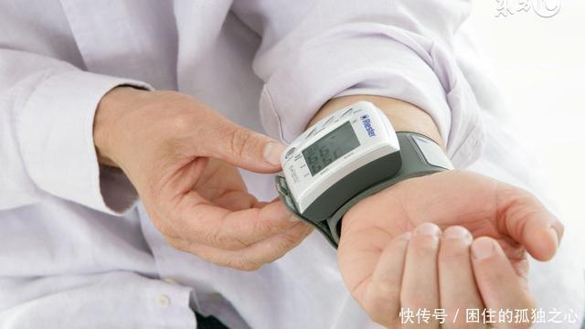 老年人|65岁左右血压应该正常是多少，心跳是多少