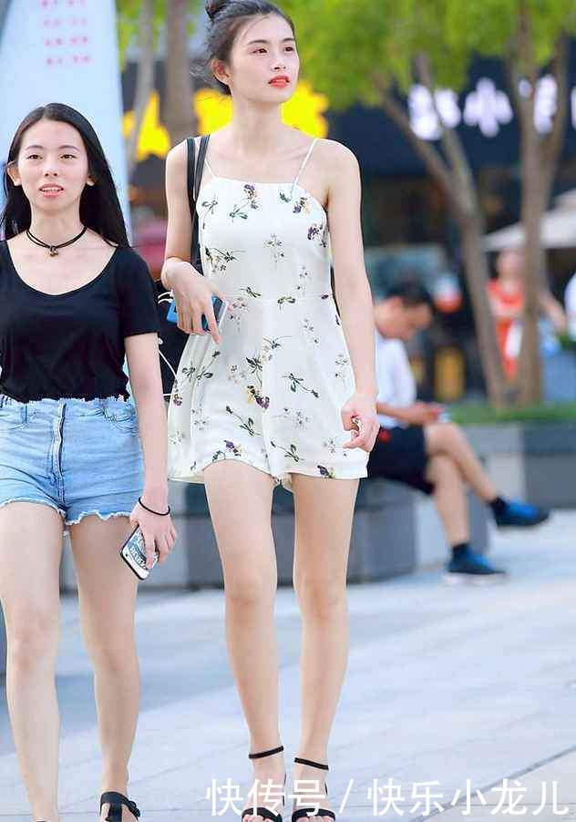 嫩肤|红唇嫩肤大白腿的小姐姐,修身又舒适,神秘又有休闲感