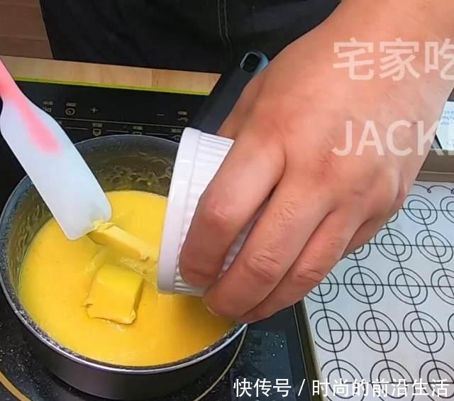 奶黄椰蓉桃花酥，需要“一点”耐心的小甜品