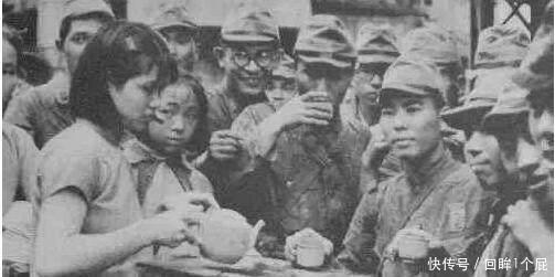 不放过|日本鬼子老照片图2猪都不放过,图4少女倒茶喝!