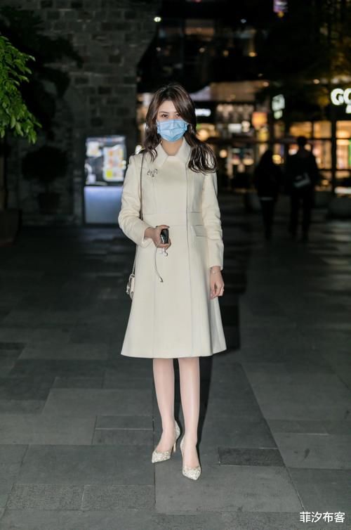 一双高跟鞋,在冬天的时尚搭配中,高级不做作很有时髦感