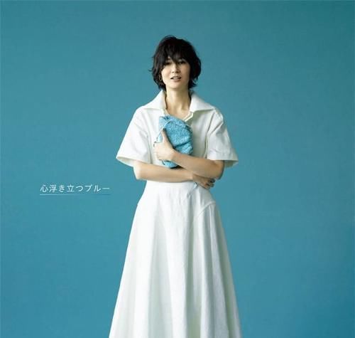 毛衣 被52岁的富冈佳子惊艳到了,穿搭简约但很高级,她是如何做到的?