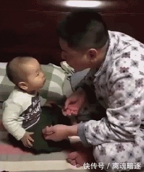 |搞笑GIF：妹子，身材果然不一般，这身衣服不是谁随便就能驾驭的！