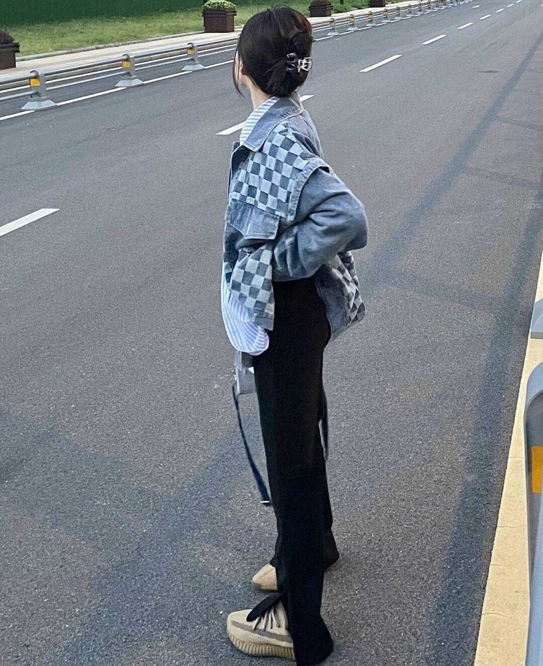 毛呢 开春外套别乱选,码住牛仔外套和小香风外套,青春减龄又有气质