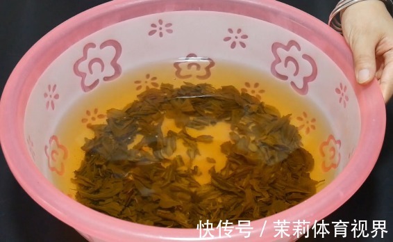 新买的衣服不要直接穿，教你一招，衣服不变形不褪色，穿着更放心