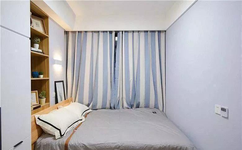 床头柜|卧室太小放不下床头柜?学学人家这样设计,比床头柜还实用!