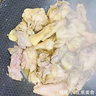 洋葱|美味不用等，玉米烧鸡块五分钟就能上桌的美食