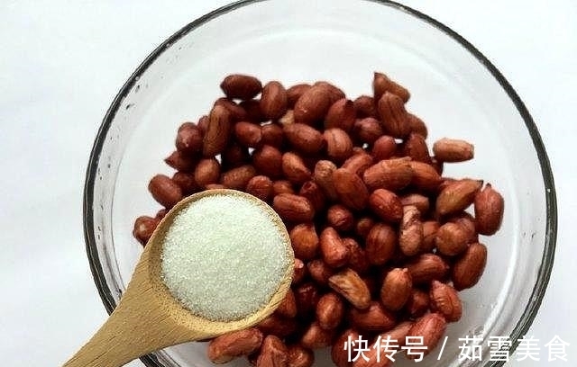 自制花生小零食，用微波炉简单4步搞定，又香又脆