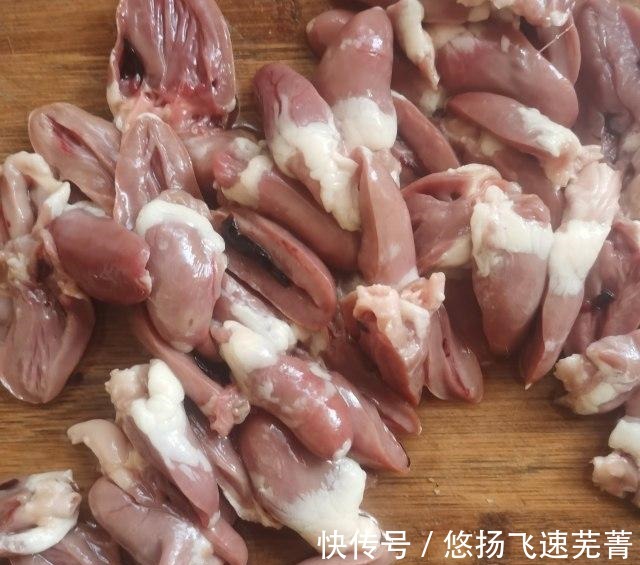 蒜薹炒鸡杂,下酒下饭棒极了!