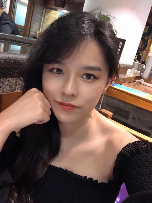 蔡萝莉|女主播圈粉有道，小团团靠声音，蔡萝莉靠腿，最与众不同的是沫子