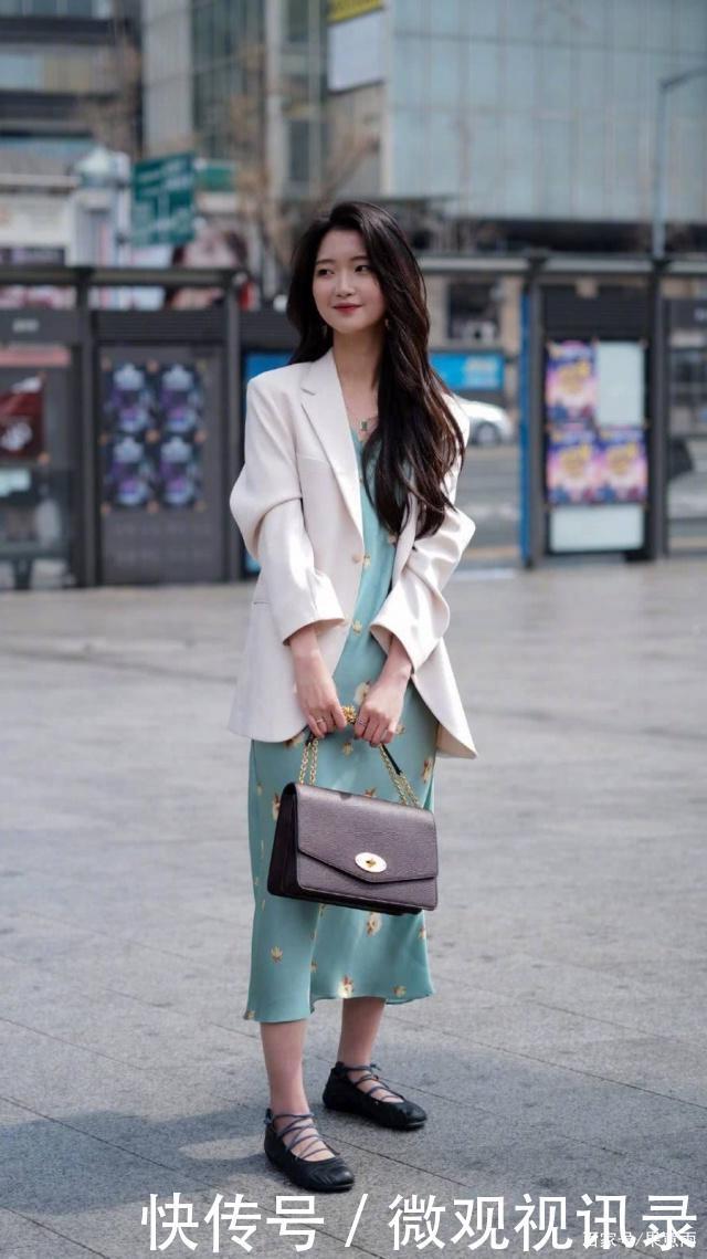 碎花|碎花连衣裙配西装,清新自然,优雅女性气质尽显