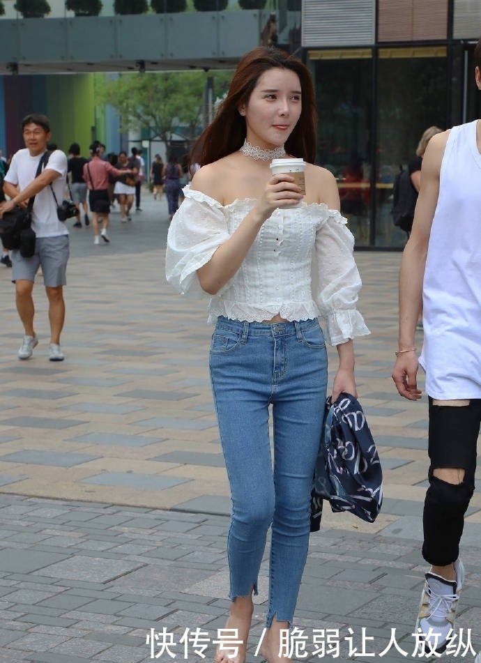 气质|这个姑娘喜欢的衣服是牛仔裤,可以让她拥有好气质