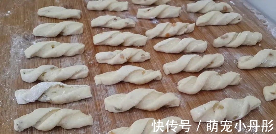 保鲜膜|以后面粉就这样做,一次炸一锅,个个香酥掉渣,比油条麻花还好吃