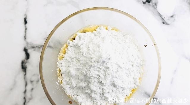 炸酥肉时,不要直接下锅炸,多做一步,酥肉鲜香好吃,越嚼越香