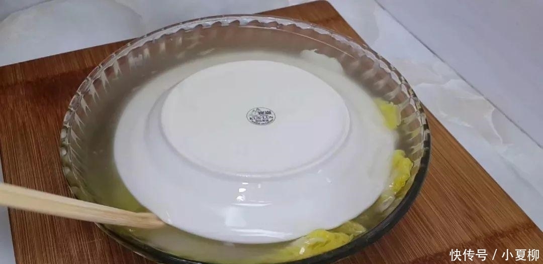 白菜这样做才好吃, 开水一烫, 做出来口感好味道酸, 越吃越想吃