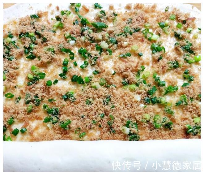 塑型|最好吃的肉松小花卷，刚出锅，一大盘就被俩孩子抢光了