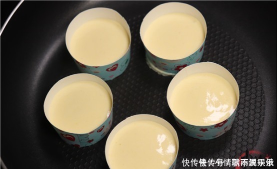 做蛋糕时,不用电饭锅和烤箱,大厨教你一招,一个平底锅就全搞定