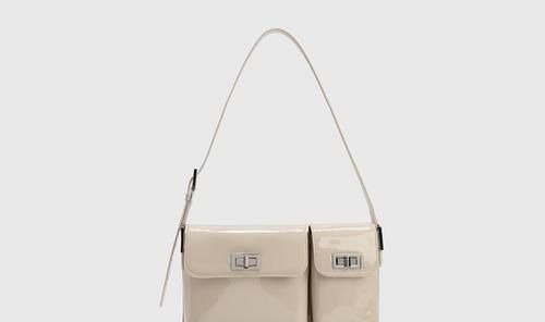 腋下包热潮还未灭，让整体造型变得有亮点！