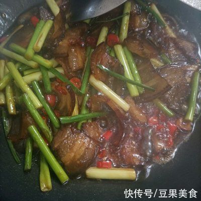 做了十年的蒜苔炒腊肉，这做法才叫香