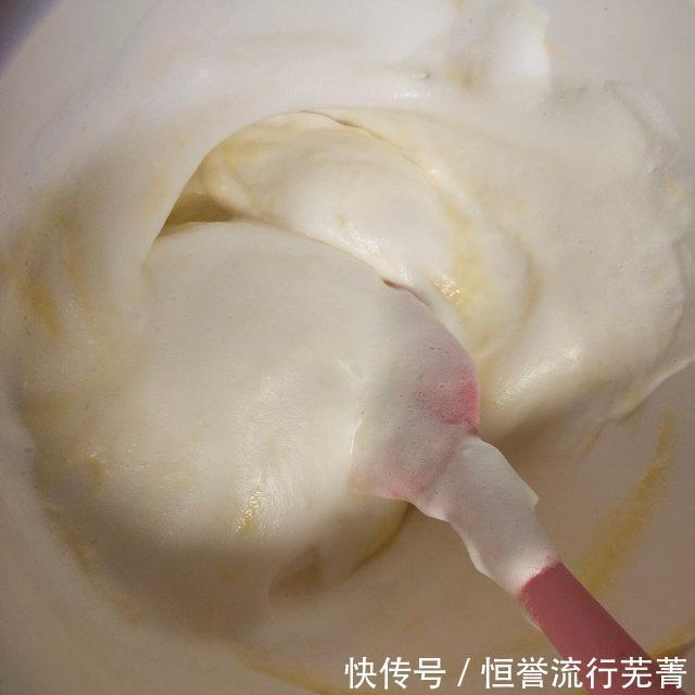 咸蛋|咸蛋黄戚风蛋糕,柔软可口,十分好吃