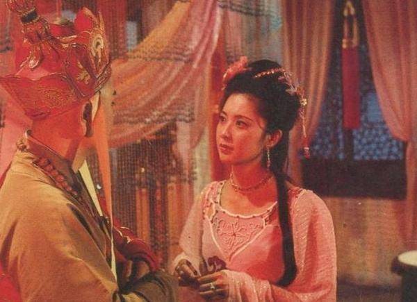 动作|唐僧究竟有没有对女儿国国王动心他离开时做了什么奇怪的动作