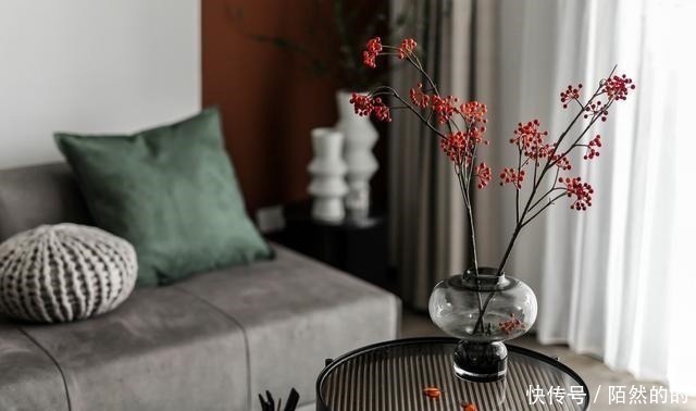 收纳|越来越多人放弃电视墙，学他家打一排柜子，美观实用两不误！聪明！