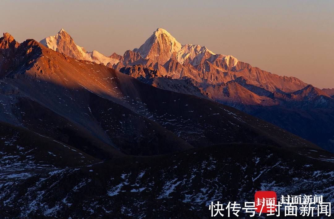 杨涛|十二年追峰路：他为山峰拍“证件照”贡嘎山高度做网名｜图集