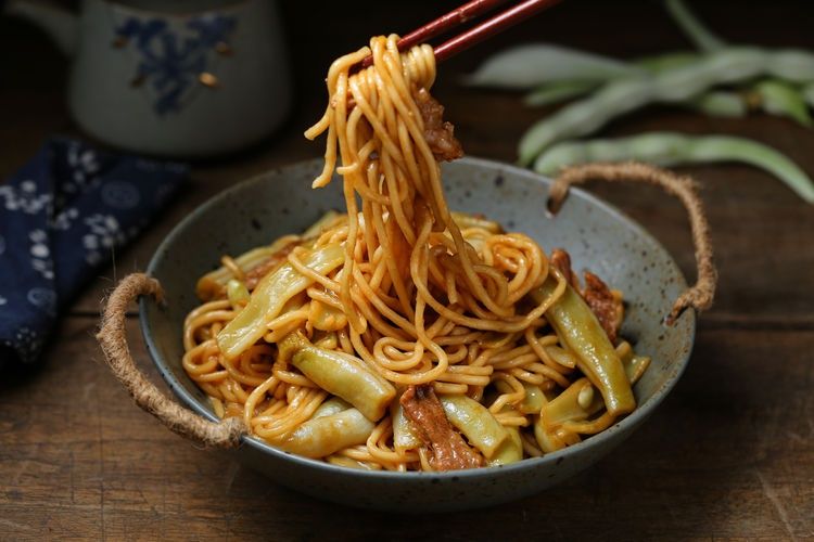夏季|夏季不能错过的一碗面，省时省力，饭菜都有了，每次都要吃撑才罢