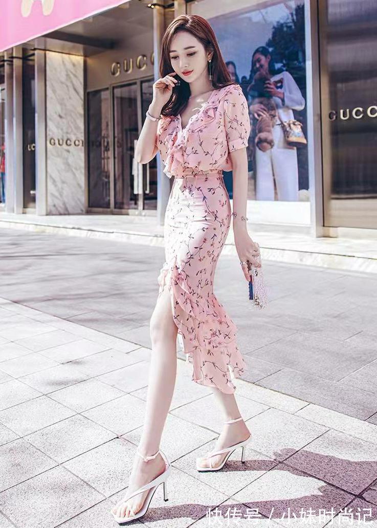 雪纺 时尚雪纺碎花套装裙,引领时尚潮流着装俏皮可爱