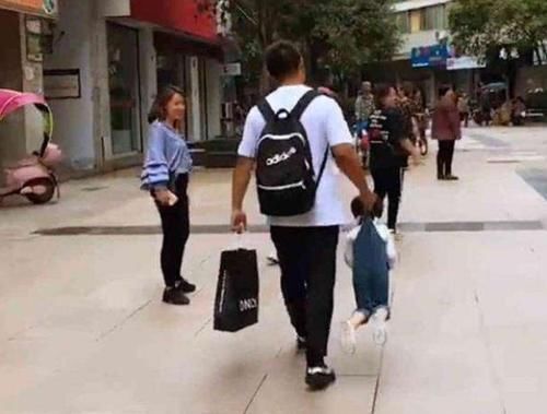 婴儿车|爸爸带娃已成历史,小姨带娃才让人哭笑不得!网友:太现实了