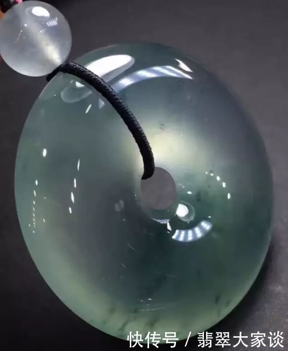 这几件事在翡翠行业里属于禁忌,行家都不会碰!行家揭秘