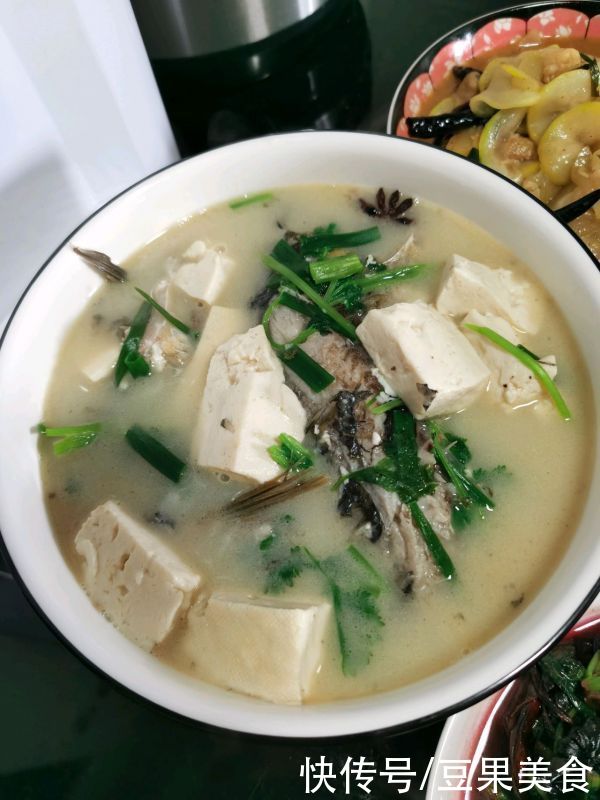 豆腐鲫鱼汤|教你一招,做出的奶白鲫鱼豆腐汤越吃越香