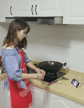 |搞笑GIF:叔叔,你还是把行李给我吧