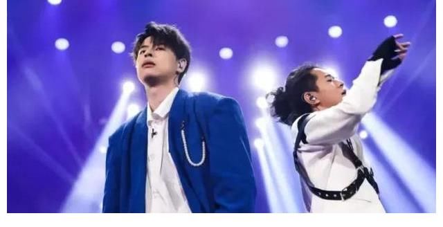 回应争议、屏蔽质疑、泪洒舞台...《说唱听我的》十二进六真刺激