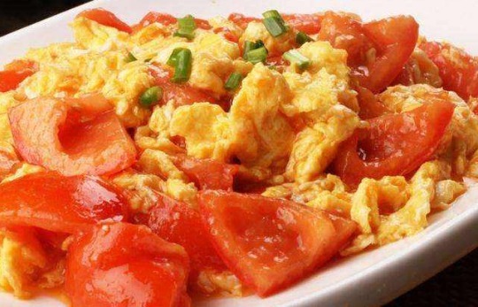 西红柿营养丰富，特别适合美容减肥的爱美女性，三种吃法送给您