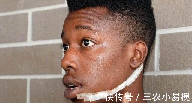 歹徒|火影迷回家路上被歹徒袭击,靠鼬神附体反杀,网友:木叶装备牛p