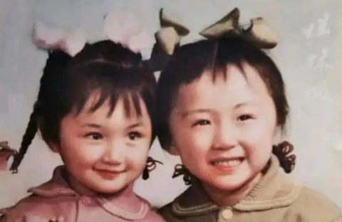 单亲、离婚、困境，《逆光》唱哭背后，那英胡静杨钰莹张柏芝王鸥的坎坷人生