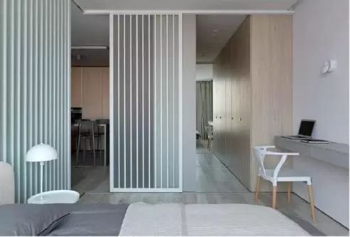 移门|53㎡简约风单身公寓,不做电视墙,巧用移门做隔断,设计很巧妙!