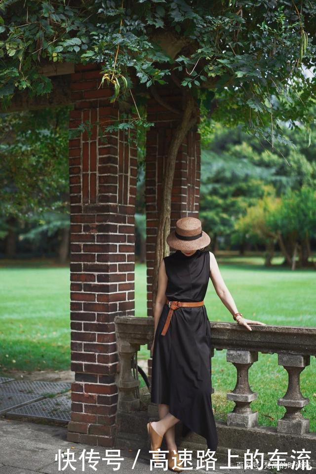 年纪大了不会搭也没关系!这位时尚博主的优雅穿搭,气质藏不住