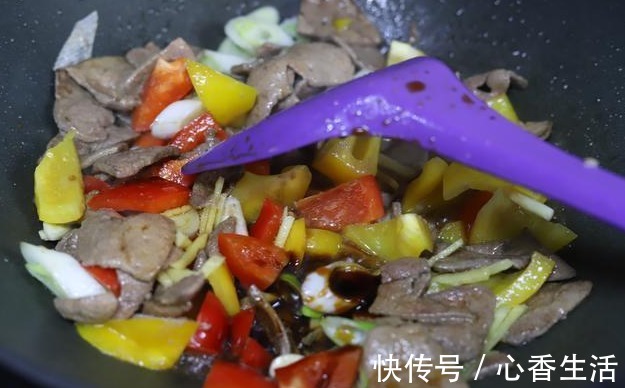 彩椒|天热多吃这道菜,鲜香美味又爽口,好吃不油腻,我家孩子超爱吃!