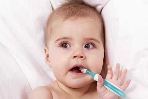 满周岁还不长牙?别慌,宝宝萌牙也有信号,父母要多加注意了