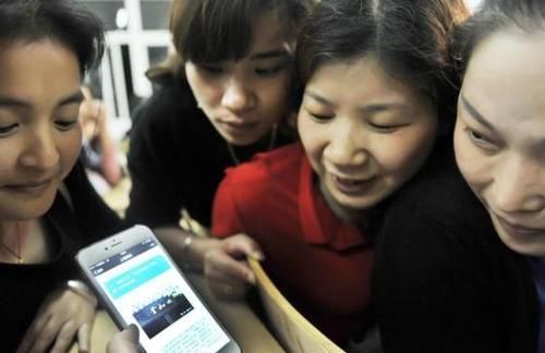 家长群|宝爸“错发信息”到班级群，想撤掉也来不及了，宝妈：都没脸接娃了