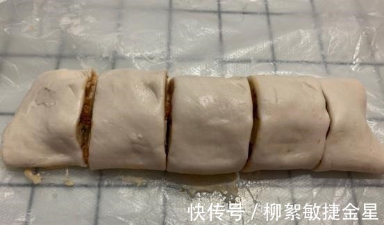 用料简单做法容易，肉松火腿酥了解一下，好吃到没朋友！