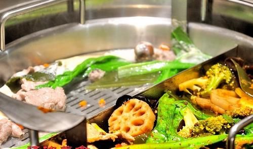 首家会飞的火锅落户沈阳,大虾火锅飞起来,小龙虾九块九