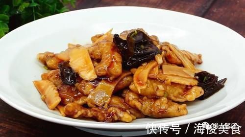 五花肉裹上淀粉糊，加一碗料汁炒，太下饭了，外皮想要更脆有窍门
