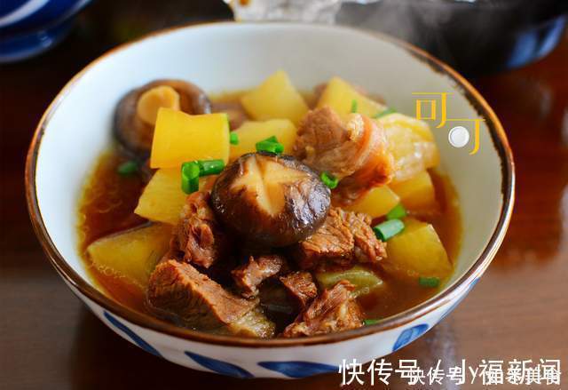 周末煮了三个菜，却放了一大桌，家人都说看上去特别有食欲