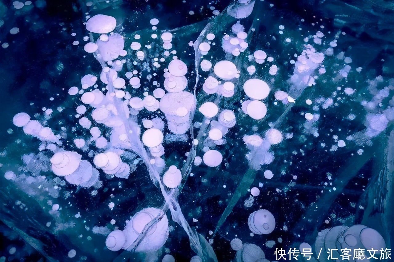 翻雪山穿沙漠，流连异域小镇，寻访新疆烂漫“花火”