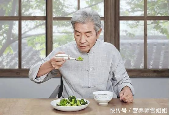 60岁后，为了健康，坚持三慢，多补三物，做好三