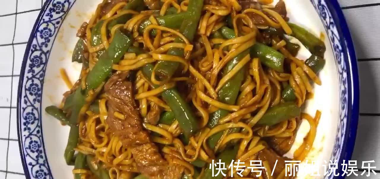 家常版豆角焖面,鲜嫩味美营养丰富,做法简单比拌面好吃数倍