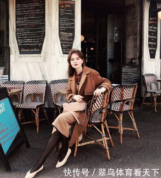 小个子别乱穿大衣,这位身高155博主就很厉害,照穿显高还时髦